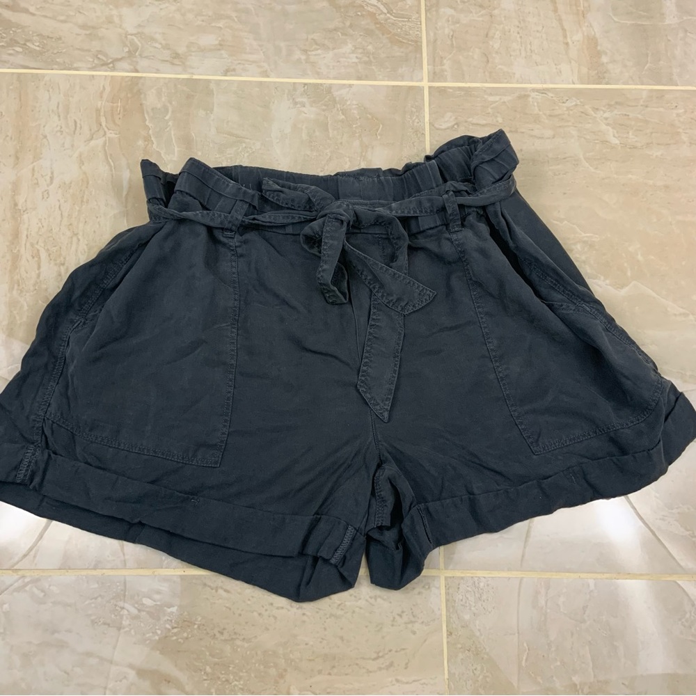 EUC Aerie Gray Paperbag High Waisted Shorts